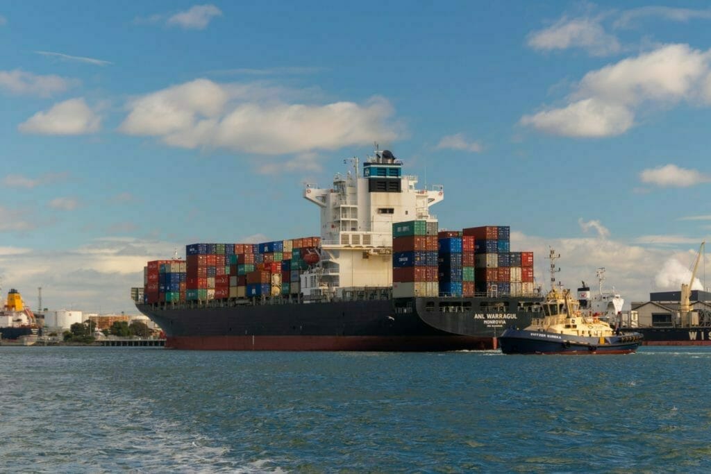 Moving internationally: Lower costs through container sharing
